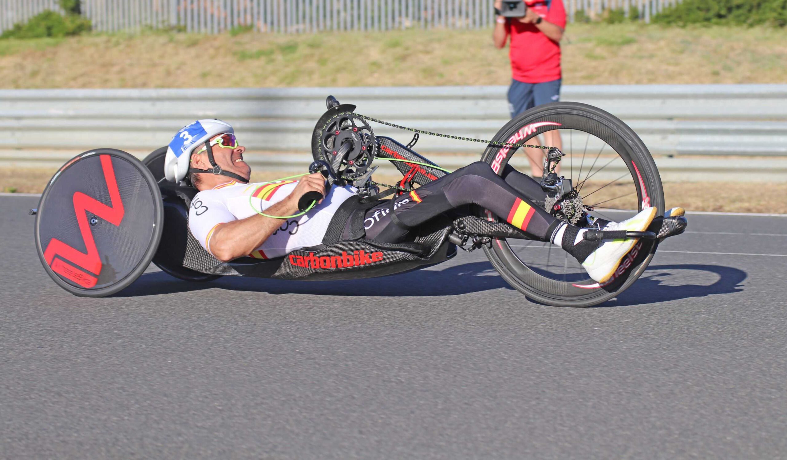 Israel Rider, un handbiker con determinación a ras de suelo