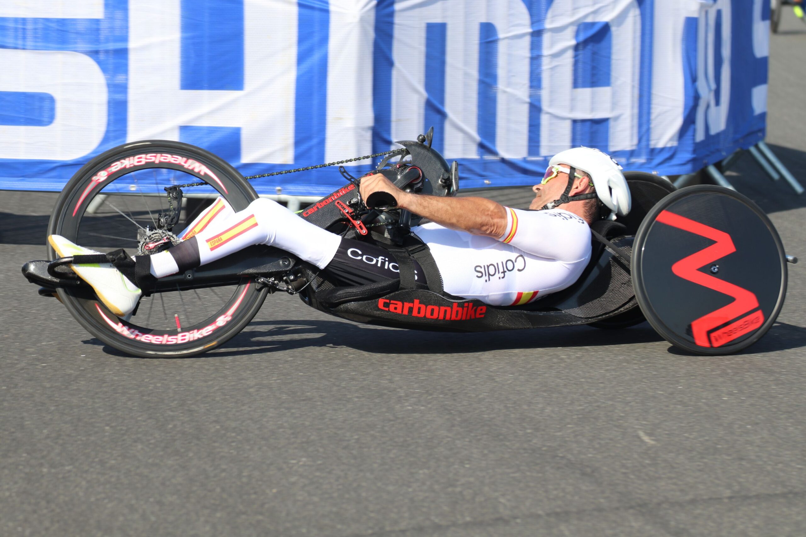 Israel Rider, un handbiker con determinación a ras de suelo