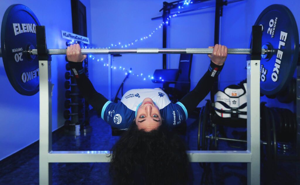 Loida Zabala, fuerza irreductible entre discos y barras