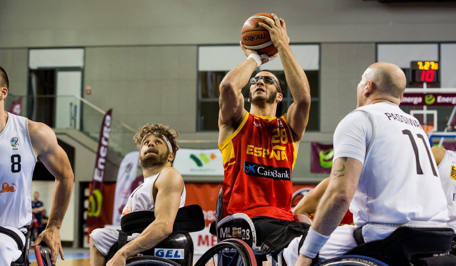 Manu Lorenzo, la 'torre' de Mugardos se asienta en la élite del basket