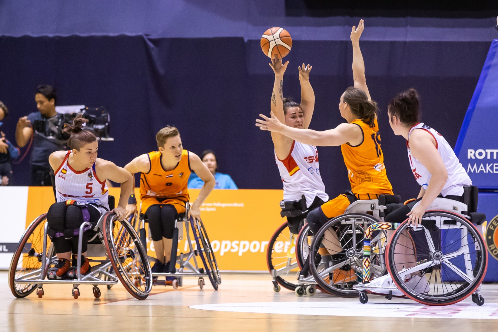 Michell Navarro, carácter, energía y trabajo ‘sucio’ en la pista