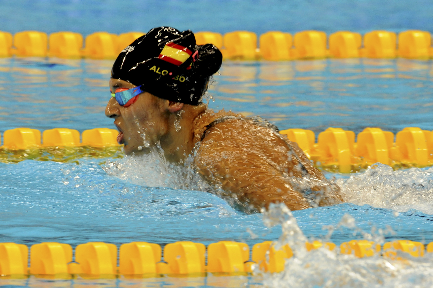'La Sirenita' Michelle Alonso, a rugir en la piscina de Tokio