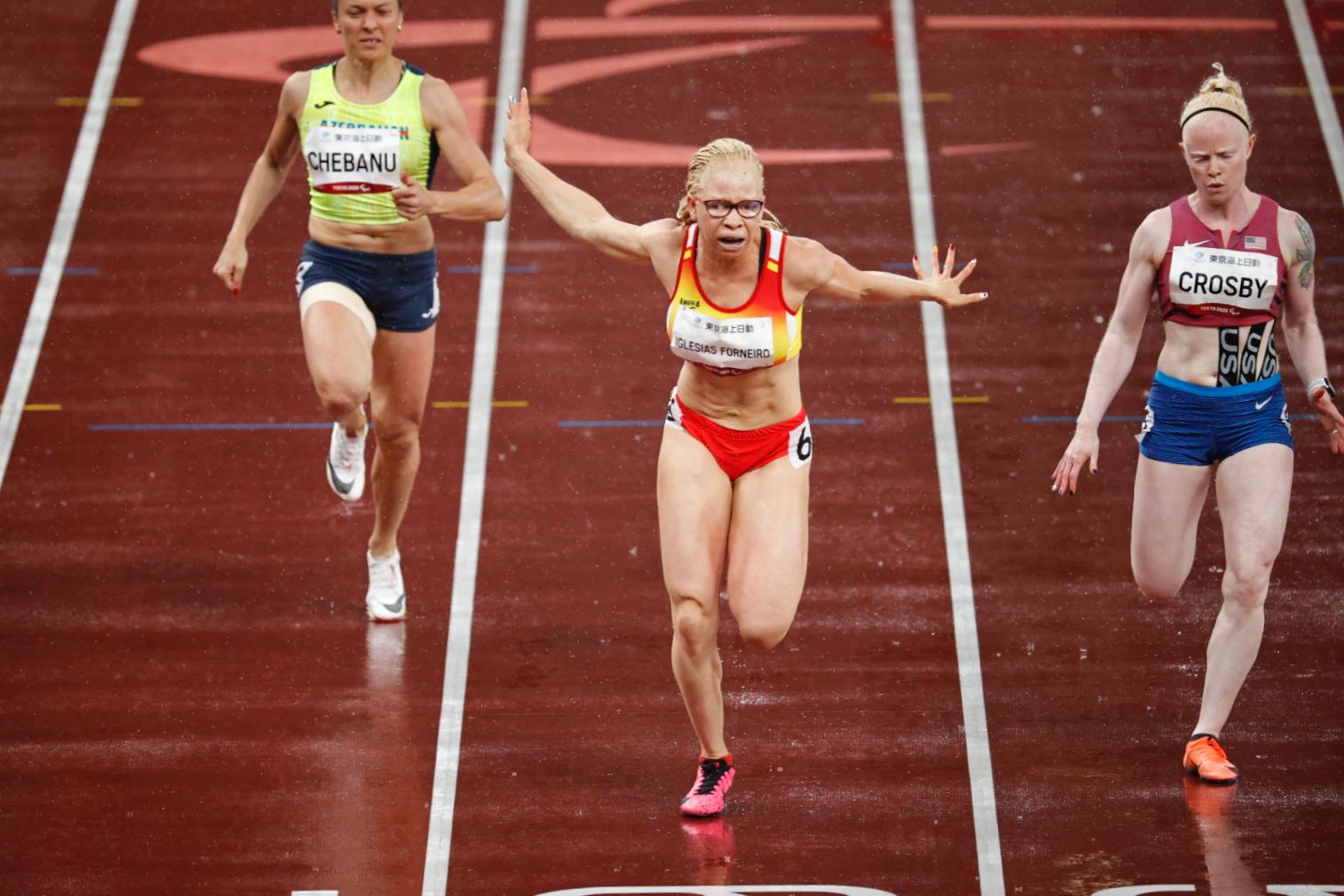 Adi Iglesias impera en los 100 metros con un oro épico bajo la lluvia