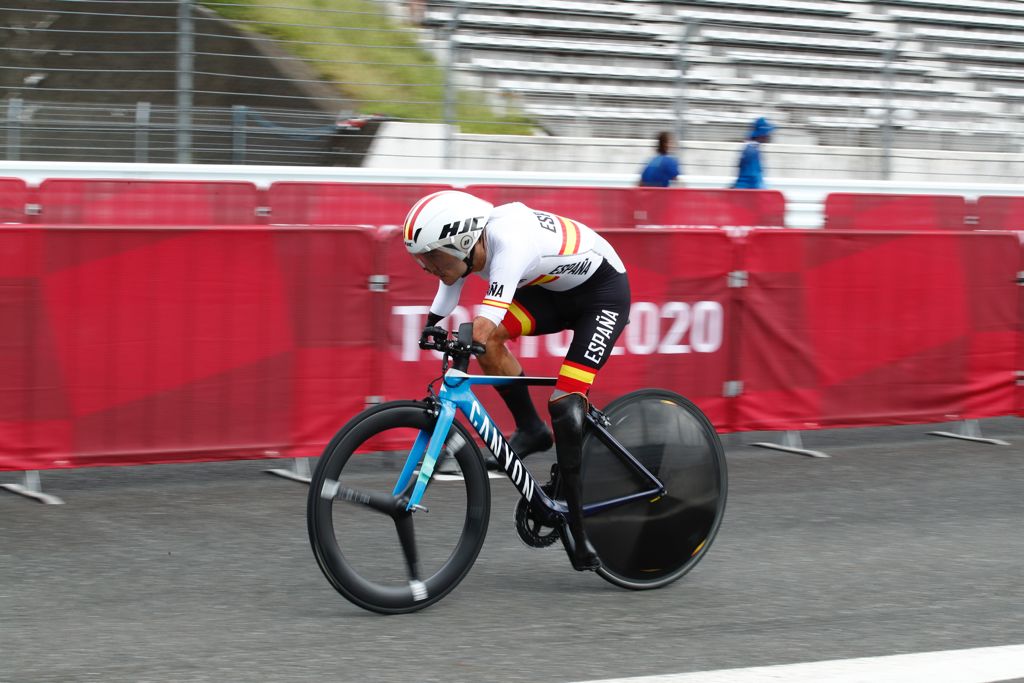 Un golpe de calor impide a Ricardo Ten subir al podio en la crono