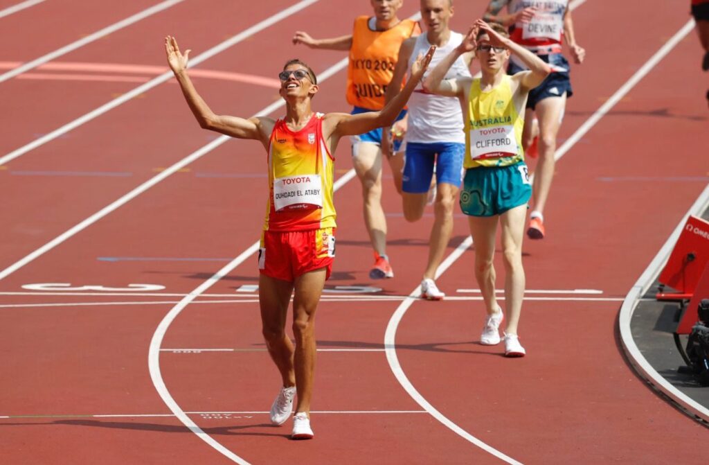 Yassine Ouhdadi toca el cielo con un oro en los 5.000 metros T13