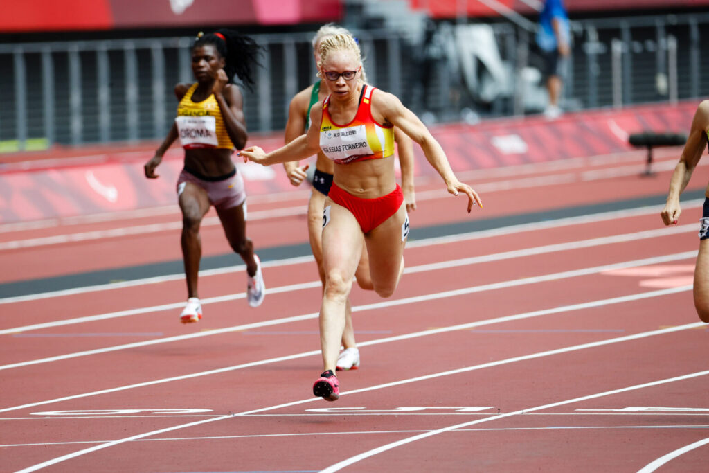 Adi Iglesias impera en los 100 metros con un oro épico bajo la lluvia