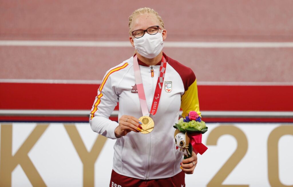 Adi Iglesias impera en los 100 metros con un oro épico bajo la lluvia