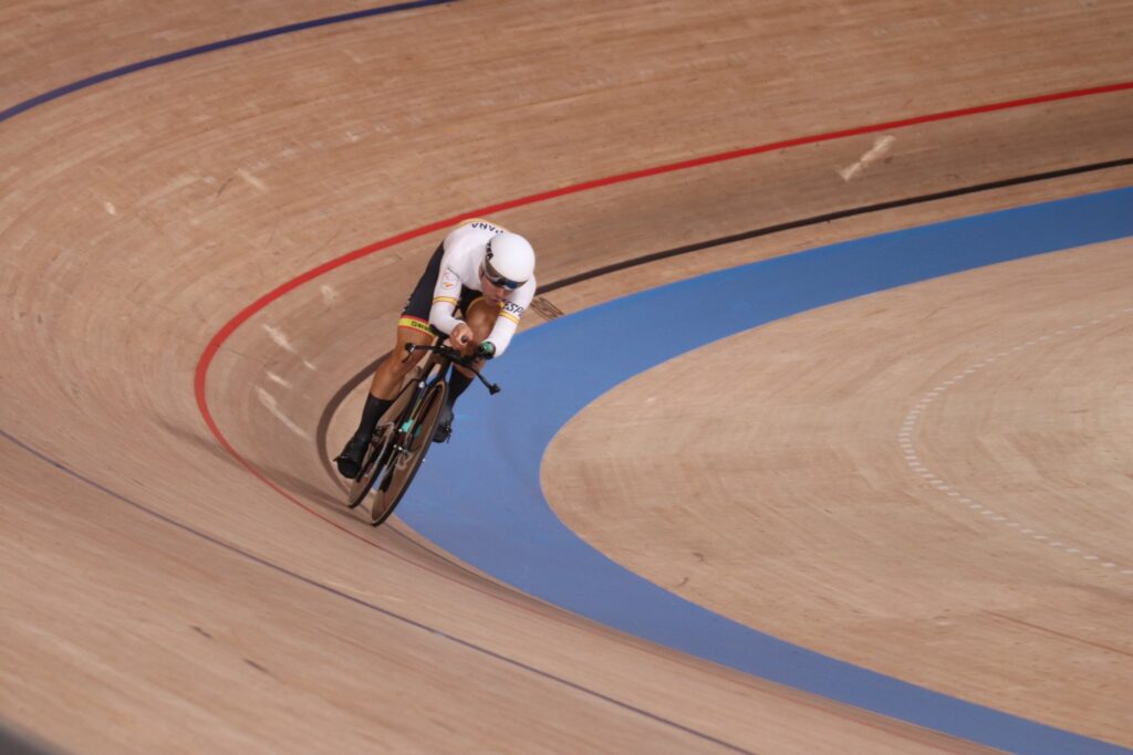 El voraz Alfonso Cabello, ‘rey’ del kilómetro en el velódromo