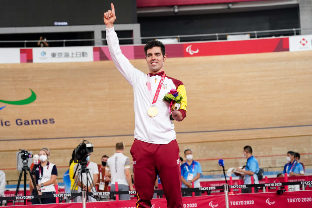 El voraz Alfonso Cabello, ‘rey’ del kilómetro en el velódromo