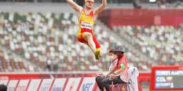 Brincos de plata para Iván Cano sobre el foso de arena