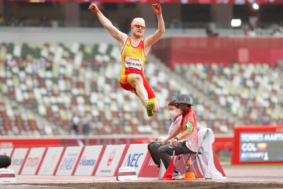 Brincos de plata para Iván Cano sobre el foso de arena