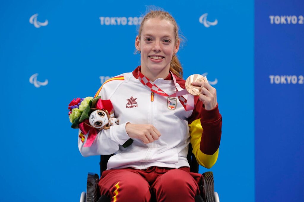Una colosal Marta Fernández pone el epílogo con un bronce