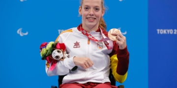 Una colosal Marta Fernández pone el epílogo con un bronce