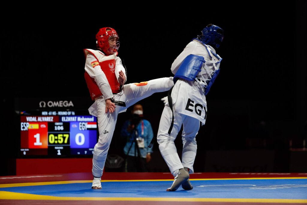 Un mermado Álex Vidal cae con honor en el tapiz de Tokio