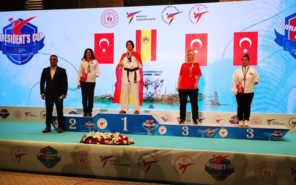 Dalia Santiago se cuelga el oro en el Europeo de taekwondo