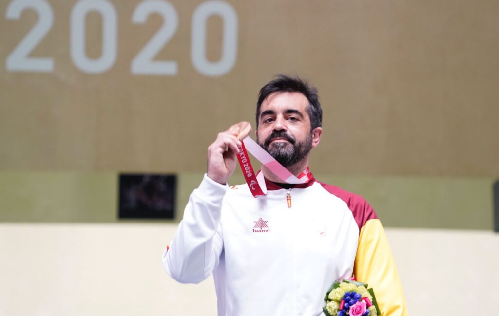La carabina de Juan Saavedra dispara al bronce en Tokio