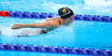 Sarai Gascón remonta hacia el bronce en 100 mariposa