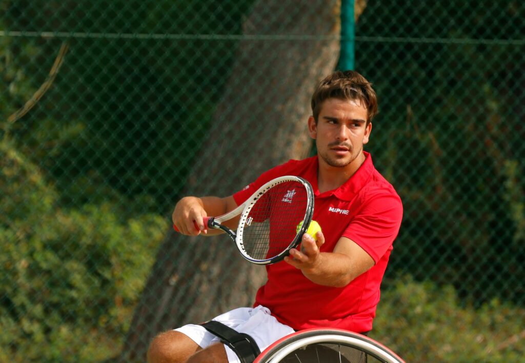 Martín de la Puente sube peldaños en la élite del tenis en silla