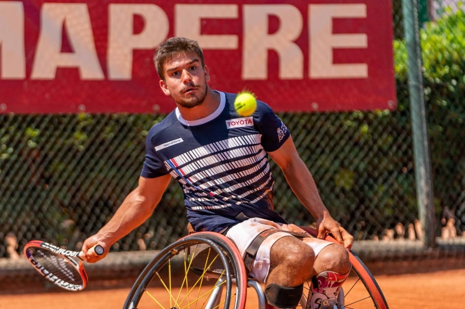 Martín de la Puente sube peldaños en la élite del tenis en silla