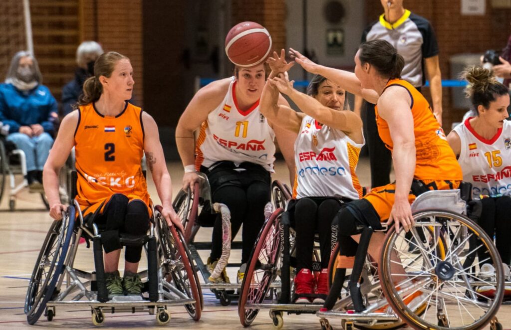 España sucumbe ante la todopoderosa Holanda en el Europeo
