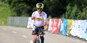 Ricardo Ten se enfunda el maillot de campeón de Europa en la ruta