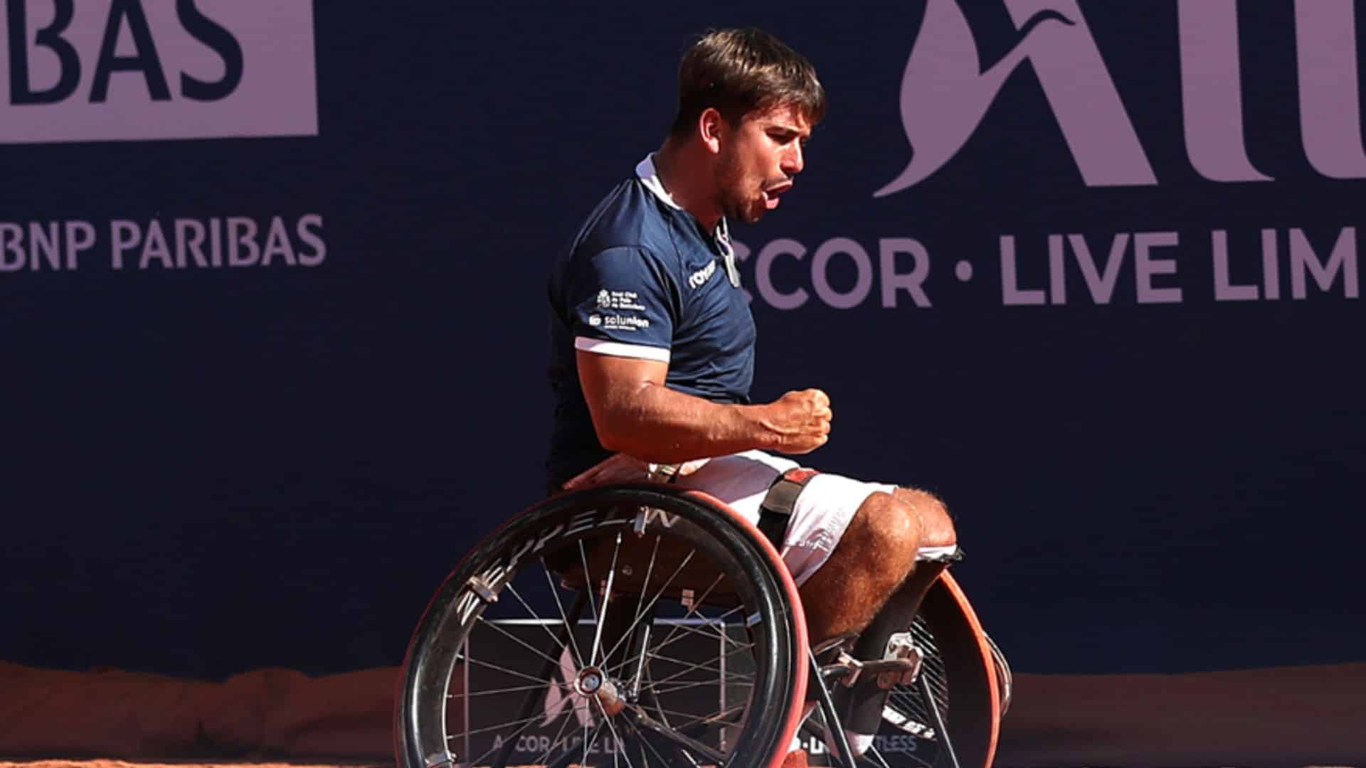 De la Puente logra el título en dobles en Inglaterra y sube al Top 7 mundial