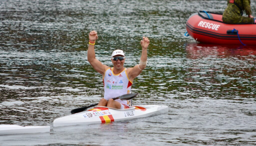 Juan Valle se proclama campeón del mundo en kayak KL3