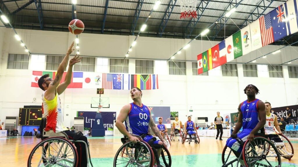 España arrasa a Francia en su debut en el Mundial