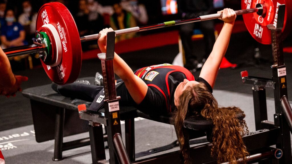 Loida Zabala levanta el oro en el Europeo de halterofilia