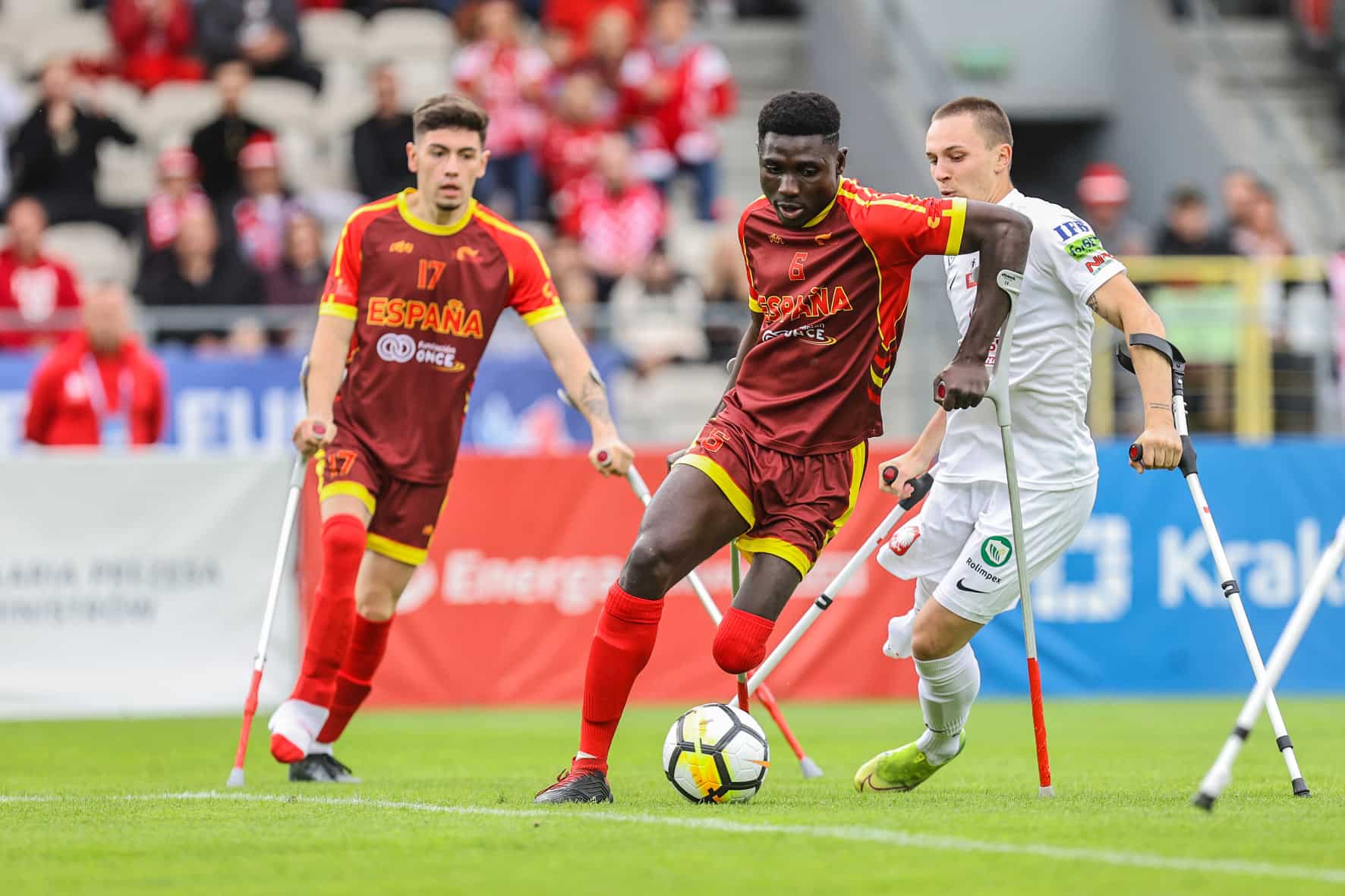 'La Roja' para amputados, goles de superación entre muletas