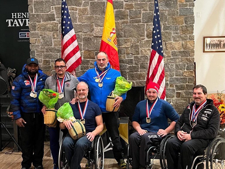 Israel Blanco vuela hacia el oro en el tobogán helado de Lake Placid