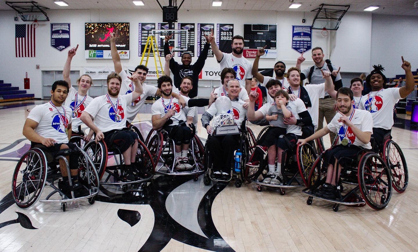 'Pincho' Ortega se doctora en EE.UU. con su segundo anillo universitario