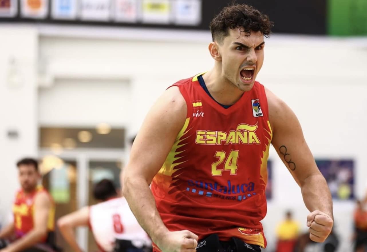 'Pincho' Ortega se doctora en EE.UU. con su segundo anillo universitario