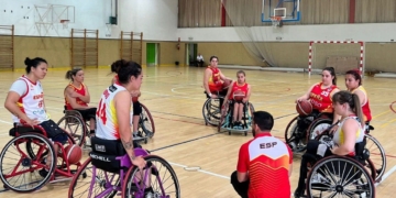 España se evapora en el último cuarto y cae en su debut mundialista