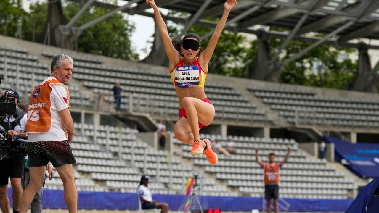 Alba García salto longitud ciega atletismo paralímpico