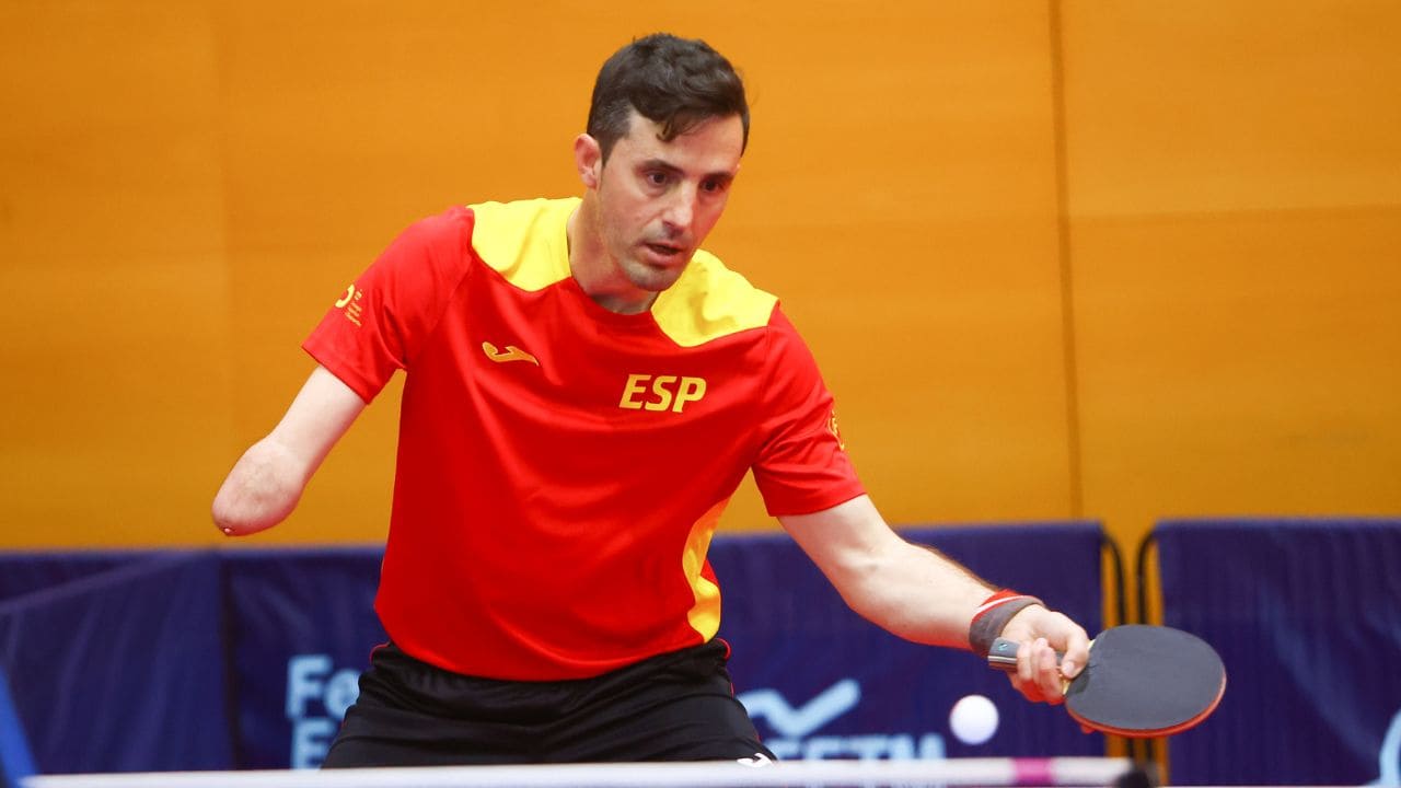 El granadino José Manuel Ruiz tenis de mesa paralímpico