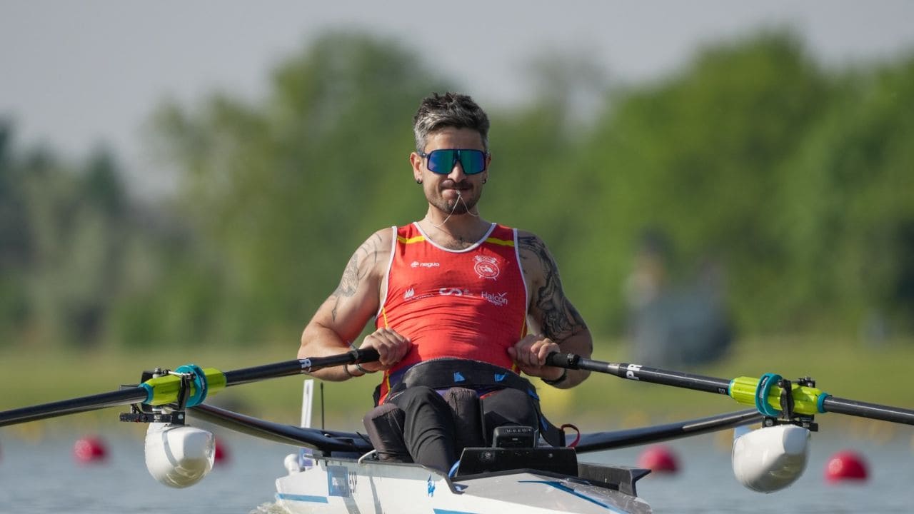 Javier García remo paralímpico