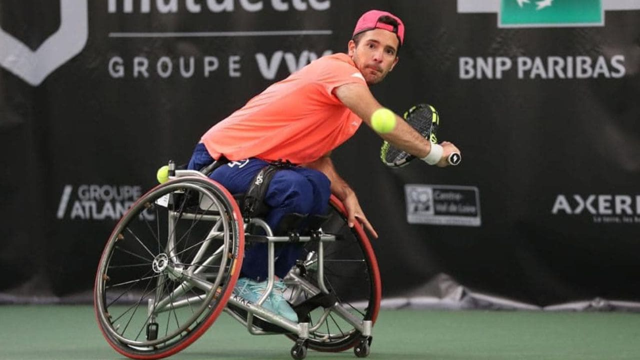 Kike Siscar tenis en silla de ruedas