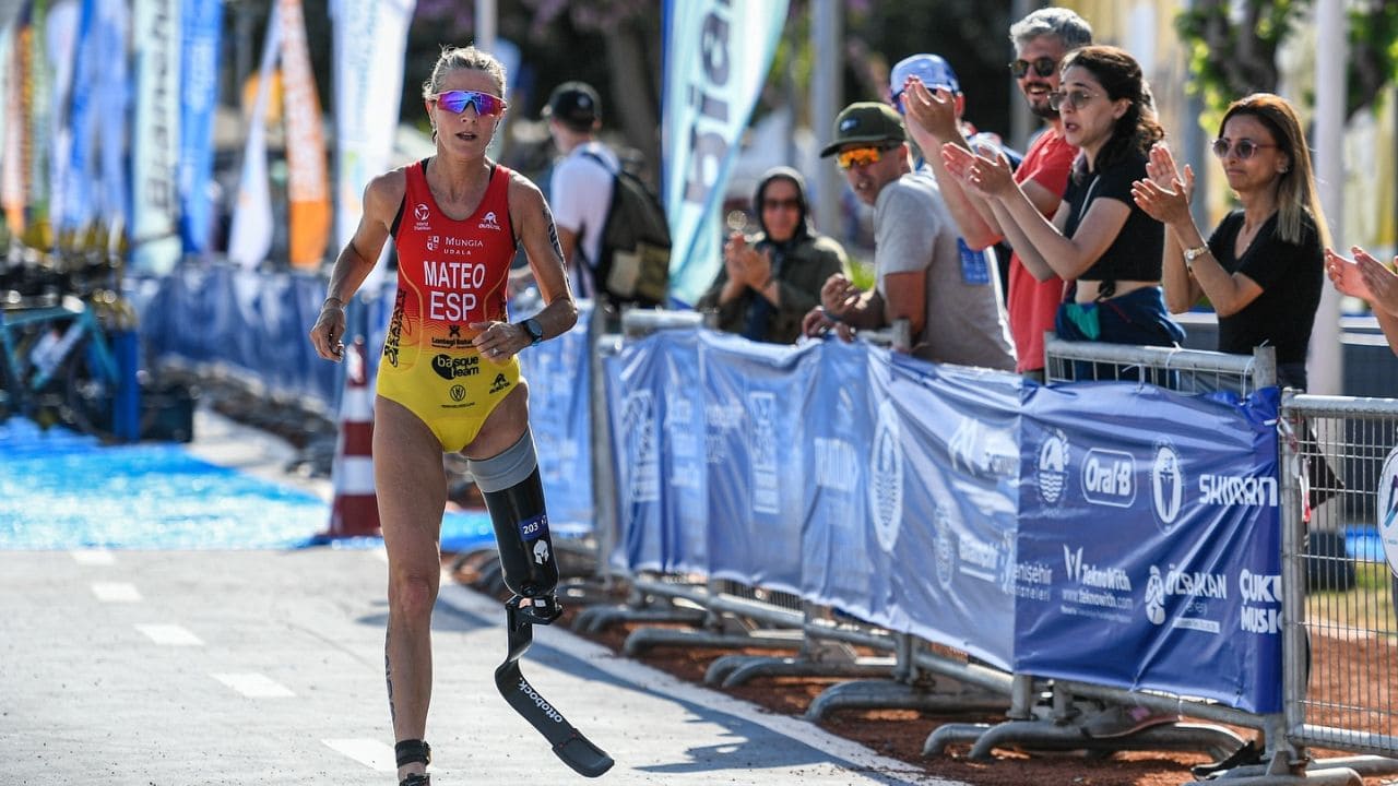 Rakel Mateo, una indómita triatleta de estoica fortaleza