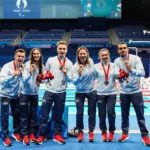 El relevo español 4×100 estilos se baña en bronce en la piscina de París