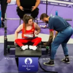 Loida Zabala sonríe en París plantando cara a un cáncer incurable