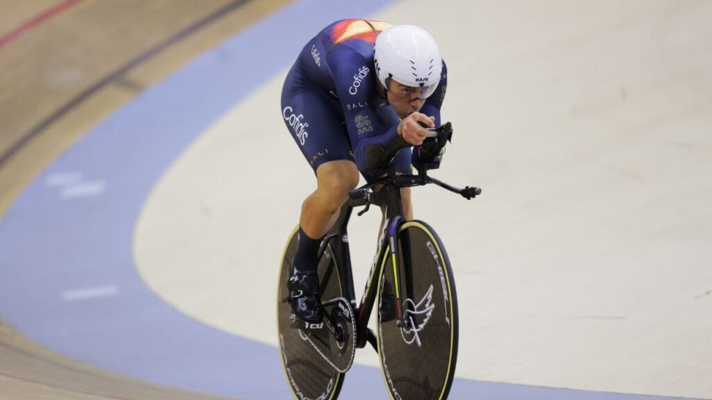 Alfonso Cabello, rey mundial del kilómetro contrarreloj C5 en el velódromo