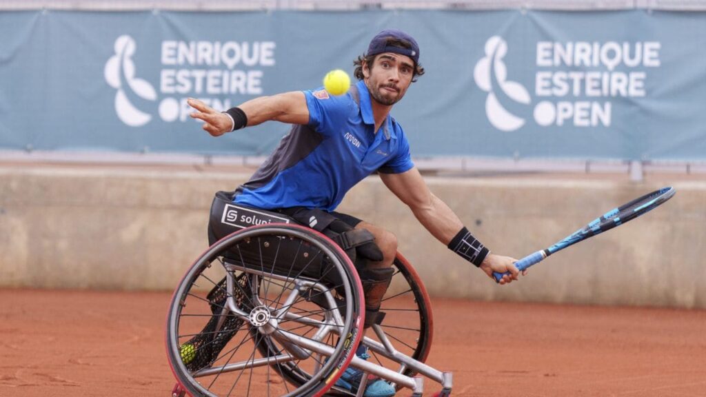 Dani Caverzaschi gana el título de dobles de tenis en silla en la Rafa Nadal Academy