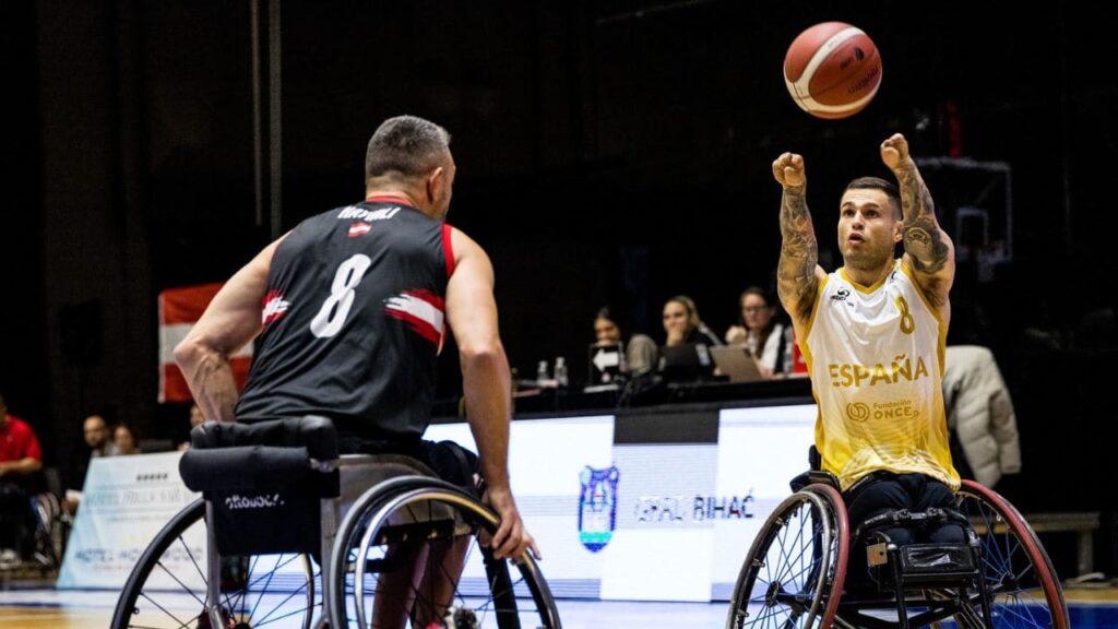 Óscar Onrubia le da un triunfo sufrido a España en el Europeo de baloncesto en silla