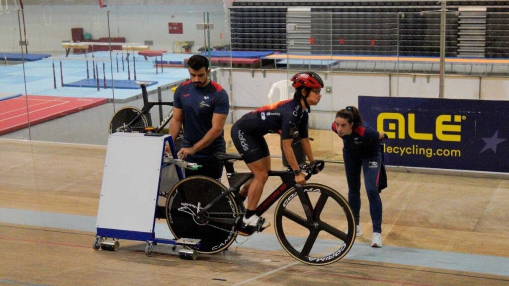 La reinvención de Isabel Yinghua Hernández, de la piscina al velódromo