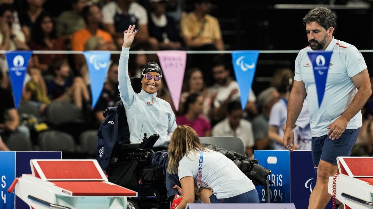Teresa Perales con su entrenador Darío Carreras en París 2024