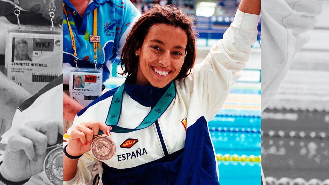 Teresa Perales con una medalla en los Juegos Paralímpicos de Sídney 2000