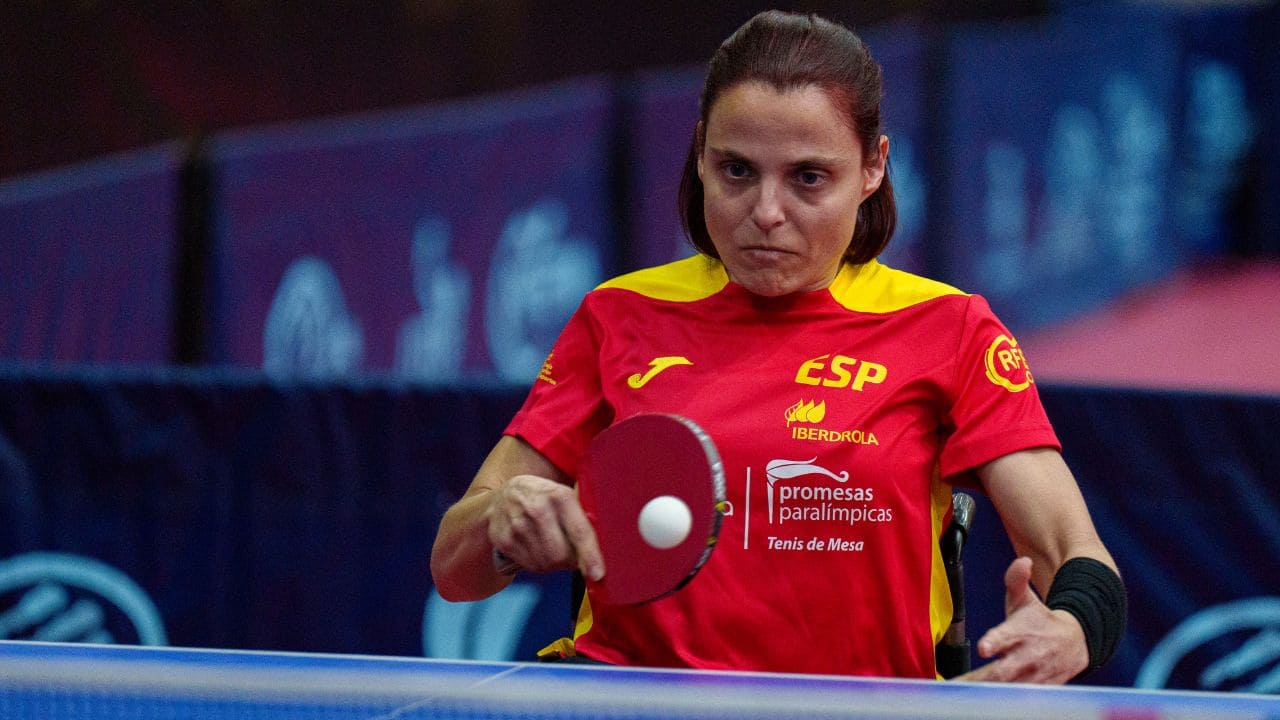 Cris Rubio jugadora de tenis de mesa en silla ruedas