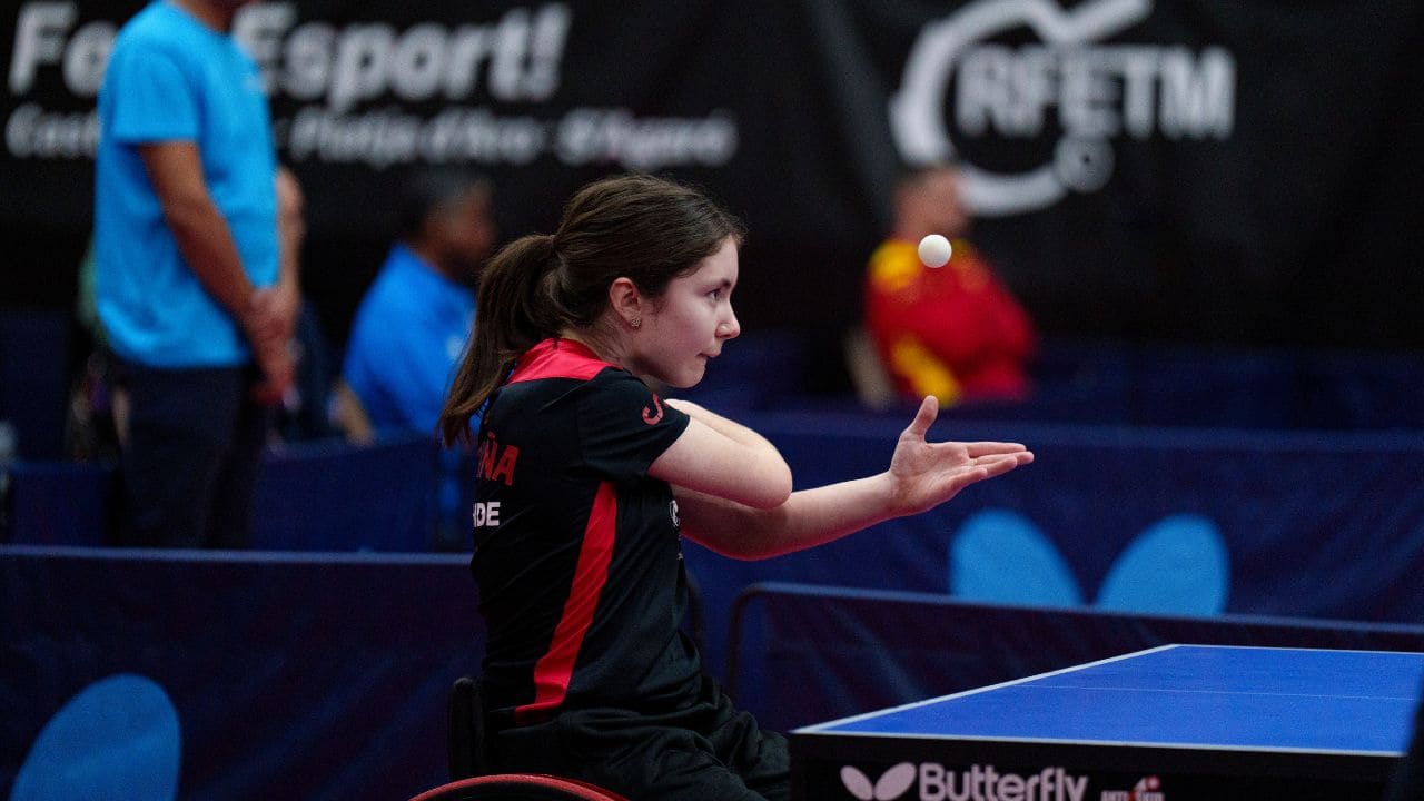 Martina Sande jugadora de tenis de mesa en silla ruedas