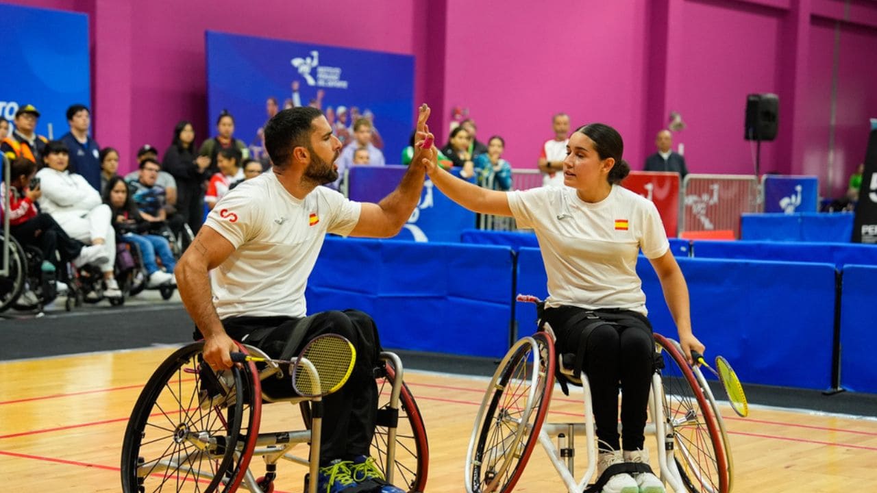 Paco Motero y Maya Alcaide bádminton silla de ruedas